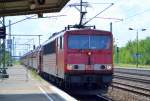 155 261-1 mit PKW-Transportzug am 16.07.15 Bhf.