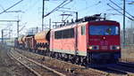 155 065-6 mit einem langen gemischten Güterzug am 15.02.17 Durchfahrt Bf.