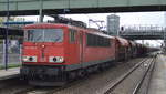 155 061-5 mit einem Ganzzug Schüttgutwagen am 05.04.17 Berlin-Hohenschönhausen.