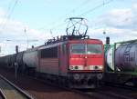 155 057-3 mit Kesselwagenzug im Bhf.