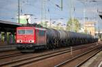 155 244-7 mit einem Ganzzug Kesselwagen (Bezin) bei der Durchfahrt im Bhf.