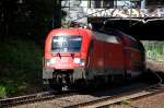 RE2 nach Cottbus auf der Umleitungsstrecke �ber Berlin Lichtenberg mit 182 007-5, 25.05.12 Stra�enunterf�hrung Berlin Sch�nhauser Allee.