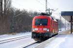 182 018-2 bei der Durchfahrt im Bhf.