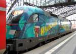 Die farbig gestaltetet 182 013  Havelberg  zur BUGA 2013 als Schublok eines RE1 nach Brandenburg Hbf., 03.02.13 Berlin Hbf.