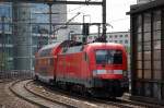 RE1 mit 182 015 bei der Ausfahrt Bhf.
