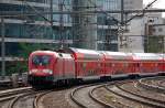 RE1 mit 182 005 bei der Einfahrt Bhf.