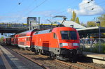 RE1 mit 182 016-6 bei der Einfahrt zum Kurzhalt Bf.
