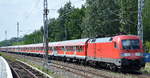 Kreuzfahrersonderzug ab Berlin zurück nach Warnemünde zum Kreuzfahrerpier geschoben von 182 009 am 07.07.17 MÜhlenbeck bei Berlin.
