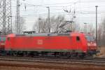 185 044-5 (91 80 6185 044-5 D-DB) mit 185 141-9 als Doppeltraktion mit Ganzzug Selbstentladewagen am 07.02.11 Berlin-Sch�nefeld.