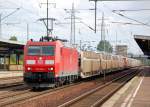 185 084-1 mit einem Ganzzug franz�sischer PKW Transportwageneinheiten (STVA) mit fabrikneuen VW beladen, 31.08.11 Bhf.