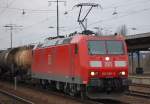 185 066-8 pausiert mit einem Ganzzug Knickkesselwagen f�r Kreideschlamm-Transporte im Bhf.
