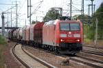185 017-1 mit gemischtem G�terzug bei der Durchfahrt im Bhf.