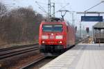 185 064-3 bei der Durchfahrt Bhf.