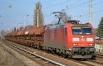 185 044-5 mit Ganzzug gedeckter Schüttgutwagen am 27.02.15 Berlin-Karow.