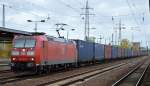 185 070-0 mit Containerzug am 23.10.15 Bhf.
