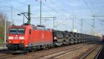 Und schon wieder ein Militärtransportzug, 185 007-2 mit einem Transportzug einer Bundeswehr-Panzergrenadiereinheit mit Bergepanzern, einer langen Reihe Schützenpanzer Typ  Marder  und