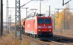 185 189-8 mit einem Ganzzug gedeckter Sch�ttgutwagen mit Kalibef�llung f�r die �ckerland Landwaren Prenzlau GmbH (Prenzlau West), 01.11.11 Bhf.