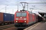 Doppeltraktion mit 185 177-3 + 185 141-9 mit Ganzzug Sch�ttgutwagen zum Personalwechsel im Bhf.