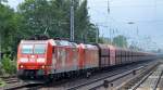 Es gibt sie ja schon eine ganze Weile, die Werbe 185ér 185 142-7 hier in Doppeltraktion mit 185 060-1 mit langem Ganzzug Schüttgutwagen für Erztransporte, trotzdem sehe ich sie hier im