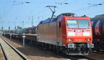 185 191-4 mit einigen Drehgestell-Flachwagen mit altem Gleisschotter am 16.09.16 Bf.