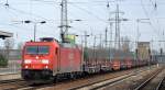 185 296-1 durchfährt den Bhf.