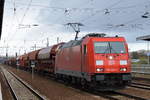 185 203-7 mit Ganzzug gedeckter Schüttgutwagen am 26.04.16 Bf.
