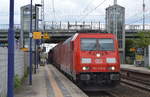 185 259-9 mit Containerzug am 12.09.17 Durchfahrt Bf.
