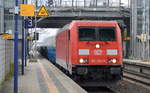 185 259-9 mit einem Zug Drehgestell-Flachwagen (Stahlprodukte) am 09.11.17 Bf.