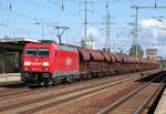 185 229-2 mit einem Ganzzug geschlossener Sch�ttgutwagen bei der Durchfahrt im Bhf.