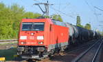185 350-6 mit Kesselwagenzug (leer) Richtung Stendell am 11.05.17 Bf.