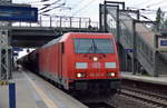 185 311-8 mit Ganzzug gedeckter Schüttgutwagen am 30.05.17 Durchfahrt Bf.