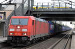 185 376-1 mit Containerzug (nur chinesische dunkelblaue Container der Linie CR Express) am 23.11.17 BF.