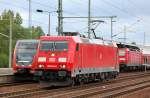 185 345-6 auf Leerfahrt durch den Bhf.