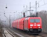 185 367-0 mit einem Ganzzug geschlossener Sch�ttgutwagen Richtung karower kreuz Berlin, 29.12.09 Berlin-Karow.