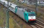 186 135-0 mit der Berlin-Warschau-Express Zuggarnitur Richtung Berlin-Grunewald, 20.04.12 Berlin-Putlitzbr�cke.