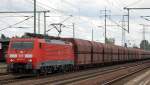 189 019-3 f�hrt mit Ganzzug Sch�ttgutwagen kurz zum Personalwechsel im Bhf.