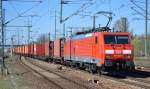 189 062-3 mit Containerzug am 21.04.15 Durchfahrt Bhf.