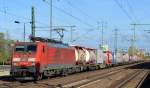 189 064-9 mit Conatainerzug am 26.10.15 Durchfahrt Bhf.