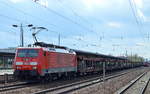 189 057-3 mit einem unbeladenen PKW-Transportzug am 26.04.16 Bf.