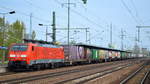 189 004-5 mit langem Containerzug am 21.04.17 Bf.