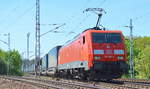 189 061-5 mit KLV-Zug (LKW WALTER Trailer) am 17.05.17 Berlin-Wuhlheide.