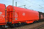 Drehgestell-Flachwagen für Coiltransporte mit Schiebeplanen der DB mit der Nr. 31 RIV 80 D-DB 4672 859-4 Shimmns-ttu 708.4 am 23.09.17 BF. Flughafen Berlin-Schönefeld.