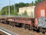 Ein Drehgestellflachwagen mit Lademulden f�r Coiltransporte mit sechs Rads�tzen vom Typ Sahmms 709 der DB eingestellt mit der Nr.