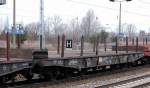 Klassischer sechsachsiger Drehgestell-Flachwagen der DB eingestellt mit der Nr.