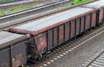 Drehgestellwagen (mit Rolldach) der DB mit der Nr. 31 RIV 80 D-DB 0806 170-3 Tamns 893 am 16.05.17 Berlin-Wartenberg.