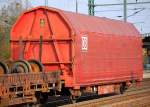 Flachwagen mit zwei Rads�tzen und �ffnungsf�higem Planendach der DB, eingestellt mit der Nr.
