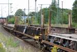 Spezialg�terwagen der DB sind diese sogenannten Oberbaustoffwagen vom Typ Slps 462 in verschiedenen Ausf�hrungen, hier die etwas h�here Bauvariante eingestellt mit der Nr. 82 80 D-DB 4727 249-1 Slps 462, 02.09.10 Bhf. Flughafen Berlin-Sch�nefeld. 