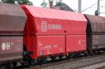 Offener Sch�ttguttwagen vom Typ Falns 121 der DB/SCHENKER, mit schlagartiger Schwerkraftentladung, hydraulischem Klappenverschlusssystem und 4 Rads�tzen, Ganzzugverband gezogen von Doppeltraktion