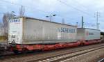 Einer der recht neuen DB Gelenk-Taschenwagen mit zwei DB/Schenker LKW-Aufliegern beladen mit der Nr.