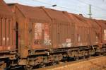 Einer der ganz gro�en Teleskopdachwagen DB mit sechs Rads�tzen vom Typ Sahimms-u 900, innen mit Lademulden ausgestattet, im Bild der Wagen mit der Nr.